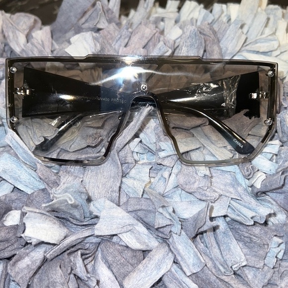 Oversize Square Shield Flat Top Exposed Lens Sunglasses. Black arms main image 6